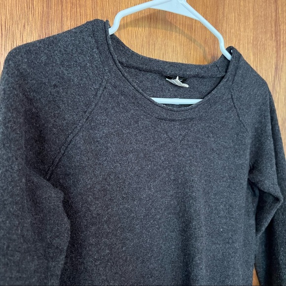 J Crew Merino Wool Grey Womens Sweater, tagged Size Large fits like Medium - Picture 4 of 8
